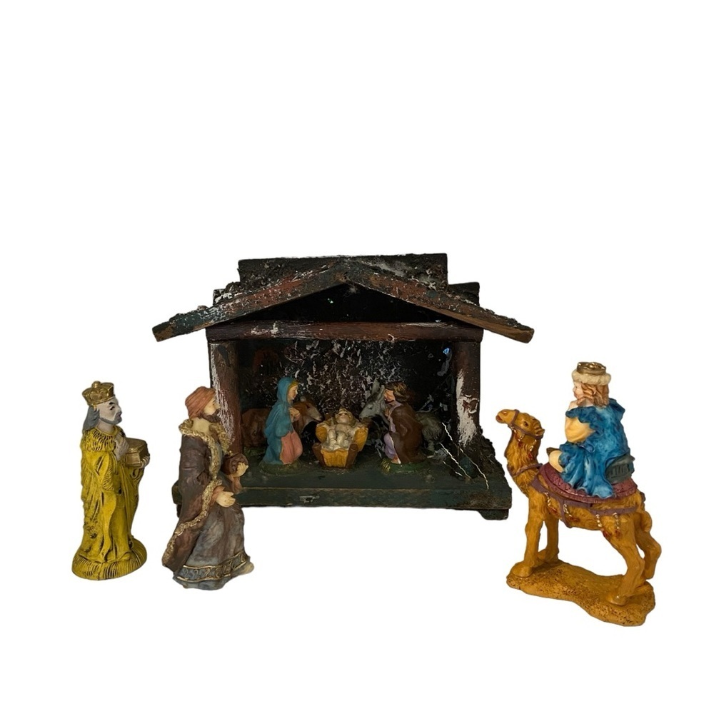 Vintage nativity set Scene and 3 wise men figurines made in Italy Jesus crêche